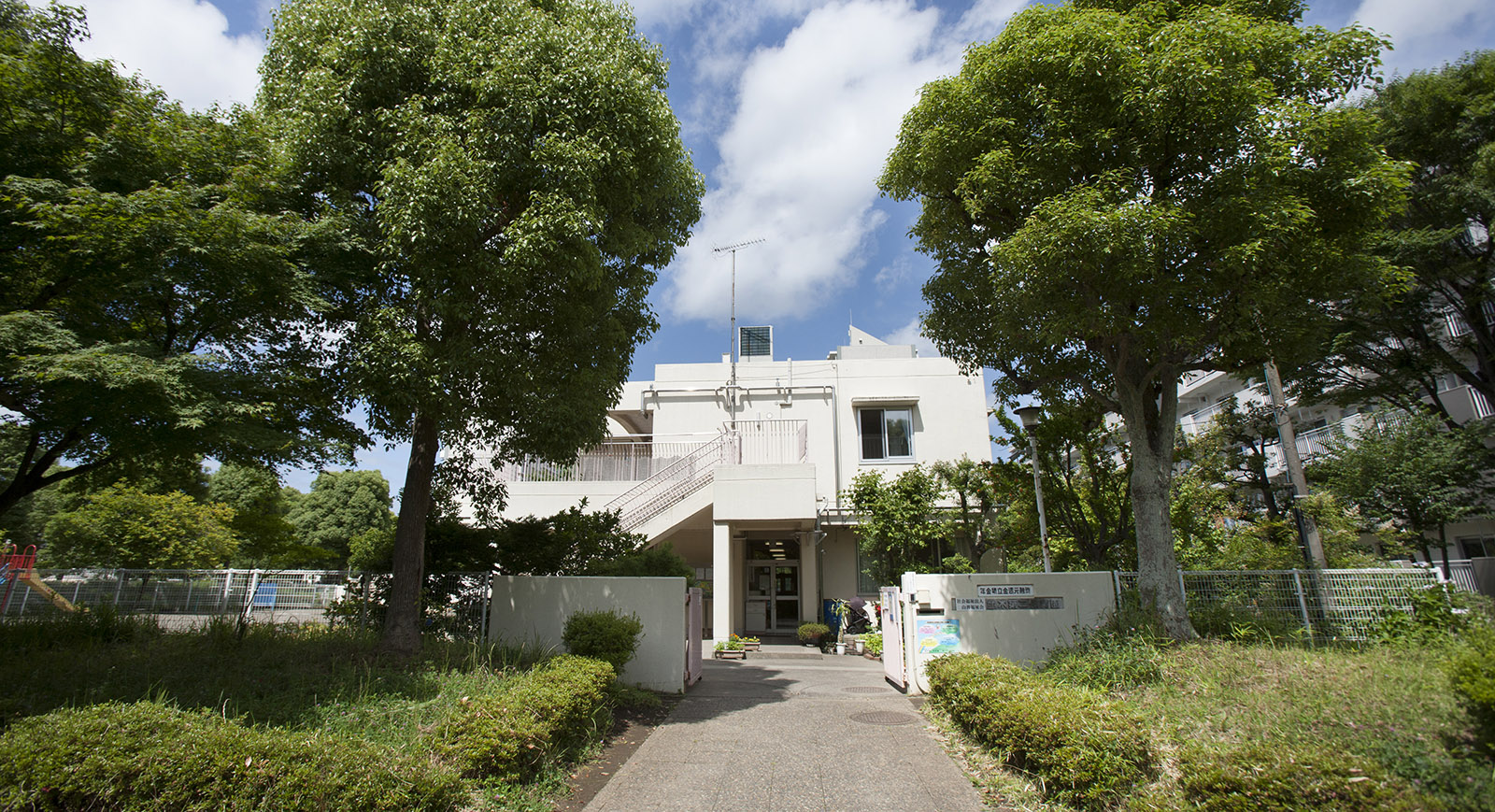 園舎正門